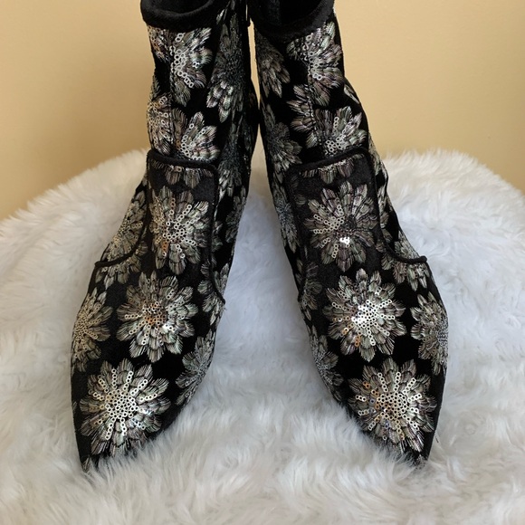 CHARLES DAVID women’s black sequined size 11 pointy toe ankle boots MINT cond. - Picture 4 of 11